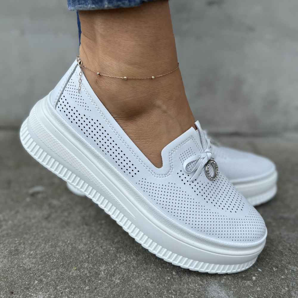 Bílé perforované kožené boty s nazouvací platformou