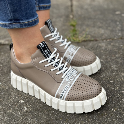 Děrované kožené sportovní boty na platformě Taupe