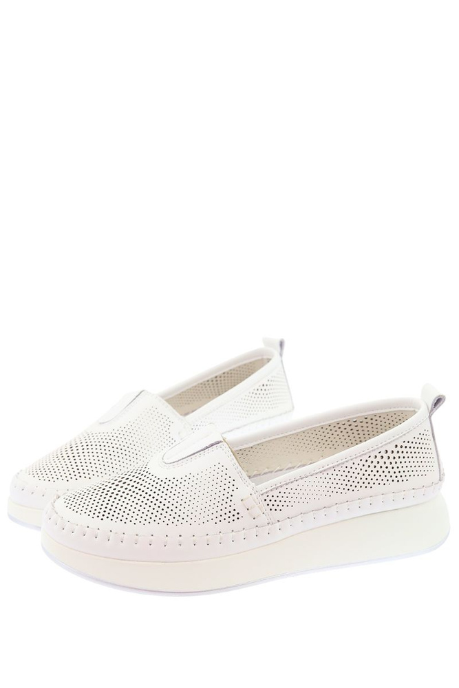 Perforované bílé kožené boty na platformě