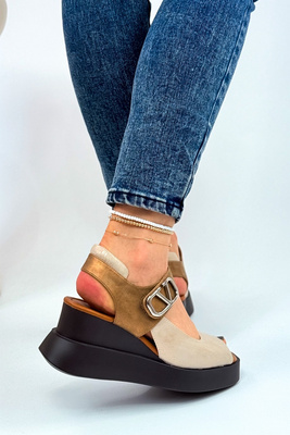 Zlaté sandály na klínku z ekokůže se suchým zipem