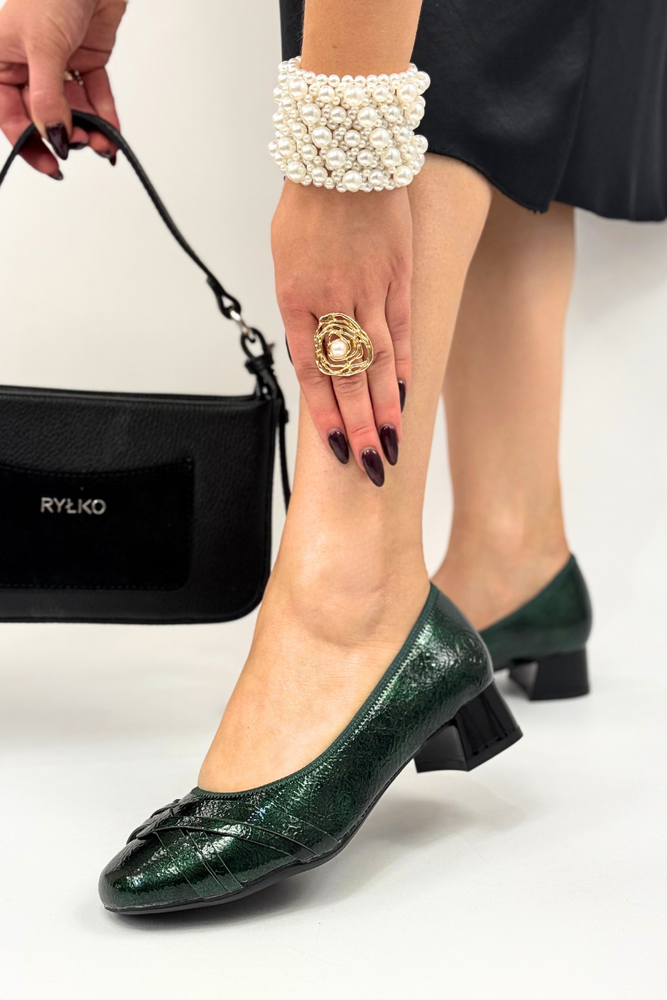 Béžové děrované lodičky s blokem Rieker