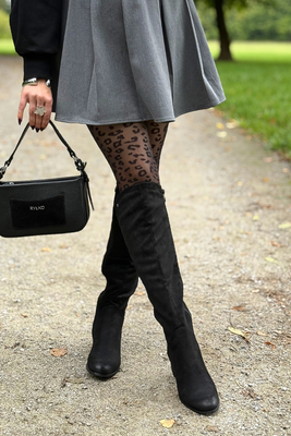 Černé semišové kozačky s blokem T.Sokolski