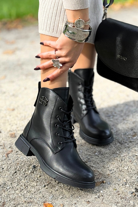 Tmavě béžové prolamované kotníkové boty vyrobené ze semišové ekokůže