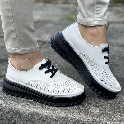 Béžové kožené boty se tkaničkami na platformě