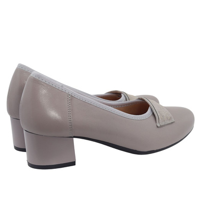 Šedé kožené lodičky na nízkém podpatku Galant