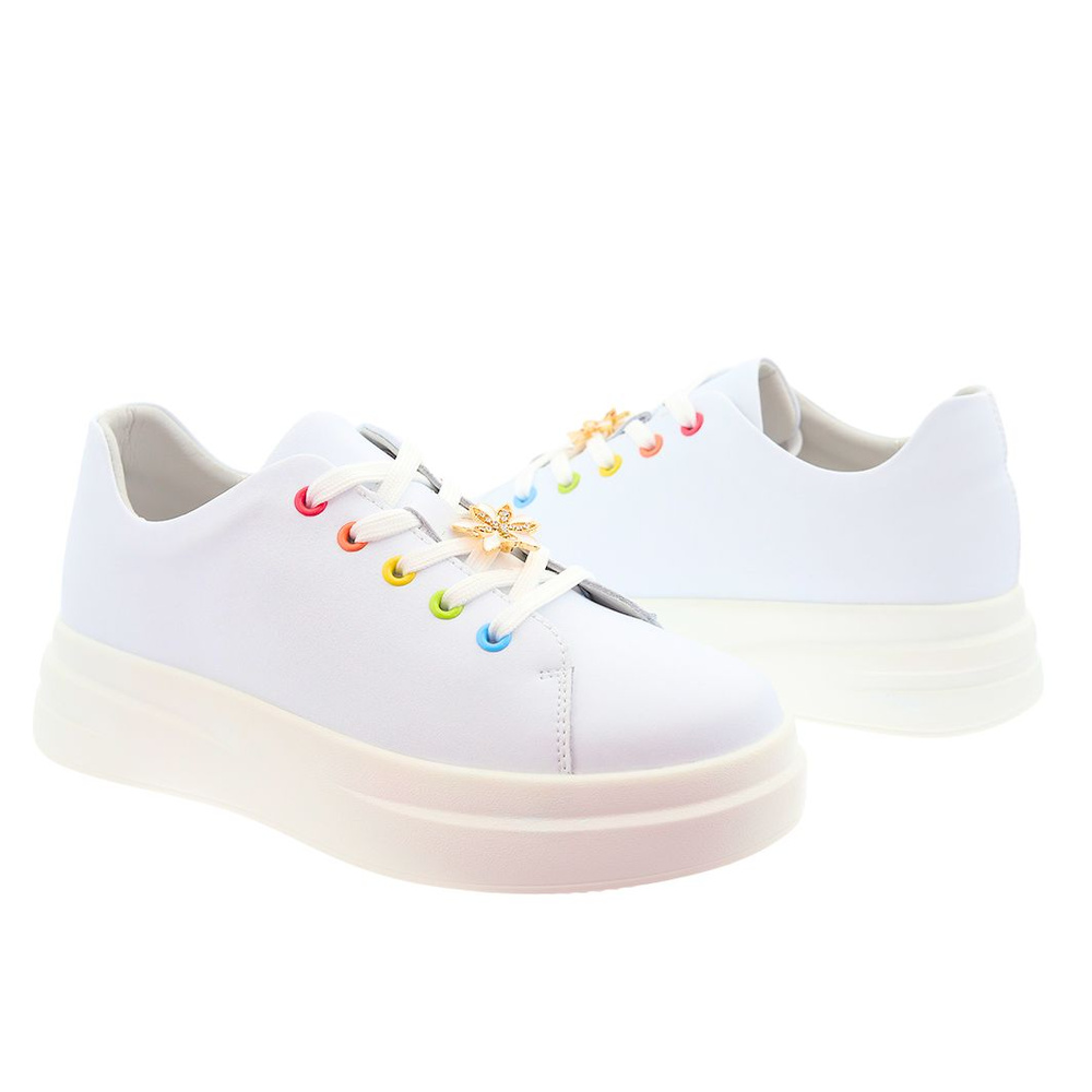 Kožené bílé sportovní boty se šněrováním na platformě