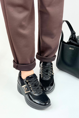 Černé dámské šněrovací tenisky z eko kůže