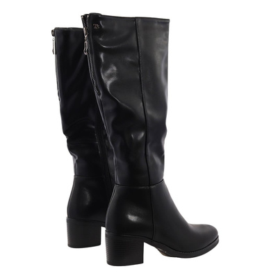 Černé kotníkové boty na zip značky T. Sokolski