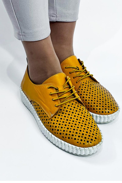 Dámské žluté prolamované kožené boty na platformě