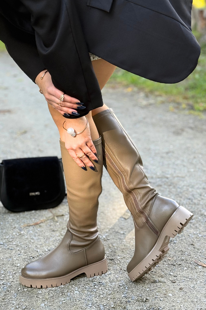 Béžové semišové kozačky s blokem Potocki