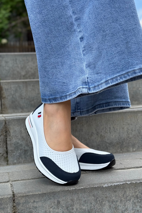 Prolamované bílé a tmavě modré kožené boty na platformě Filippo