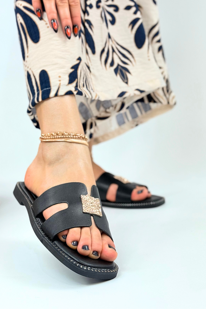 Bílé žabky se zlatým zdobením, ploché Potocki