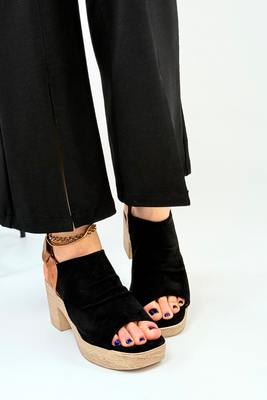 Dámské béžové sandály s perforovaným blokem