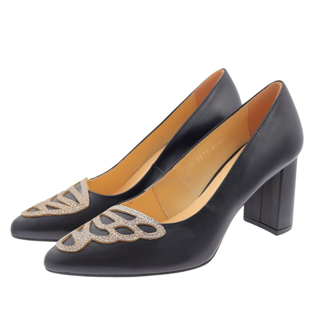 Černé kožené lodičky na vysokém podpatku se zdobením