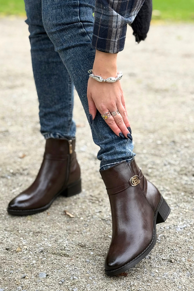 Černé kotníkové boty Potocki s ozdobným podpatkem