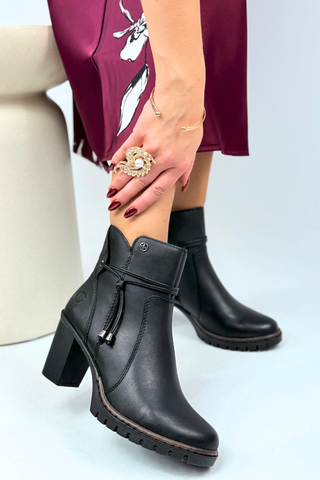 Dámské vínové lakované zateplené kozačky značky Rieker