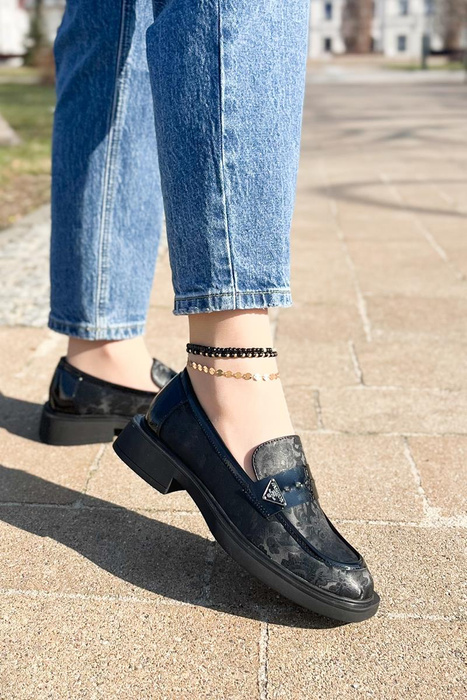 Dámské černé ploché slip-on mokasíny