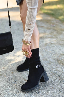 Béžové semišové kovbojské boty na vysokém podpatku