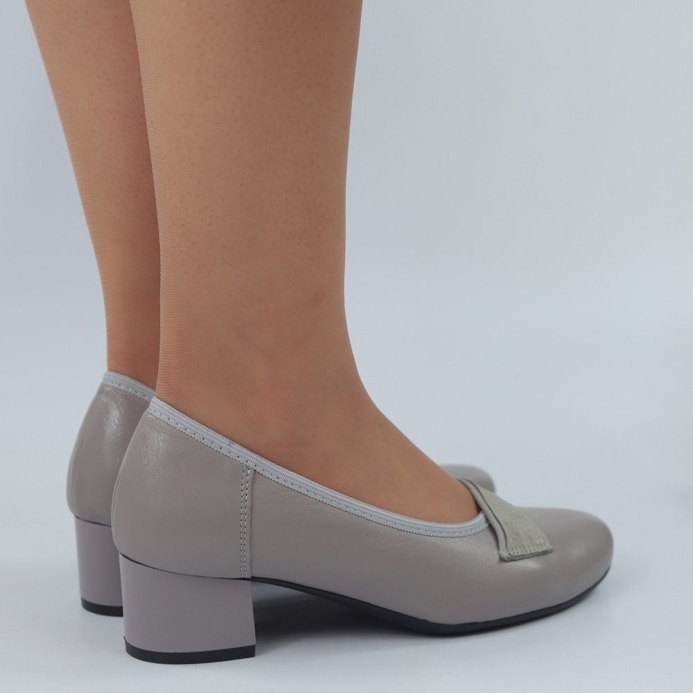 Šedé kožené lodičky na nízkém podpatku Galant