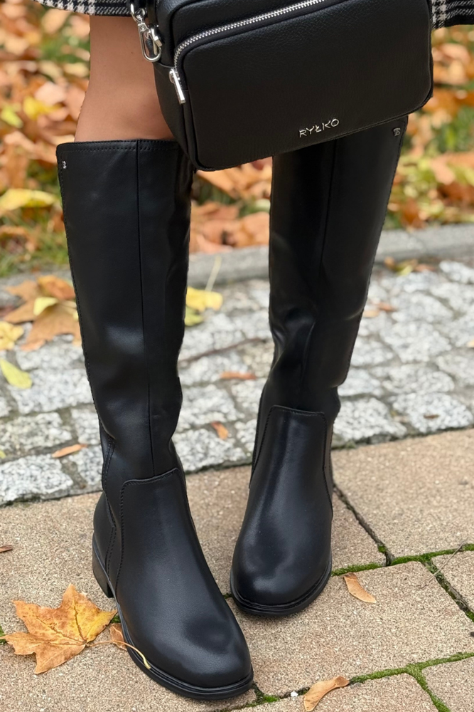 Dámské černé kožené kozačky na zip