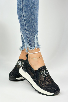 Vzdušné černé kožené boty na platformě