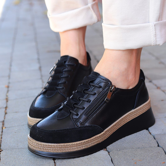 Kožené nazouvací boty na klínku se zipem, černé