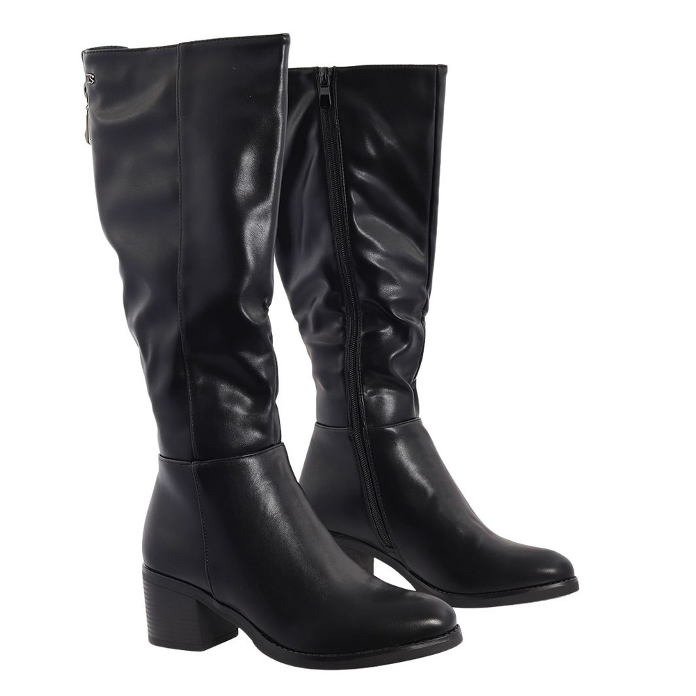 Černé kotníkové boty na zip značky T. Sokolski