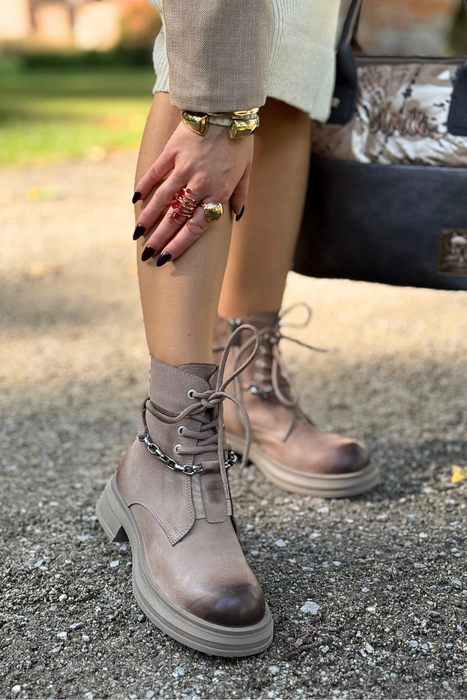 Černé kožené kotníkové boty na zip a plochou podrážkou