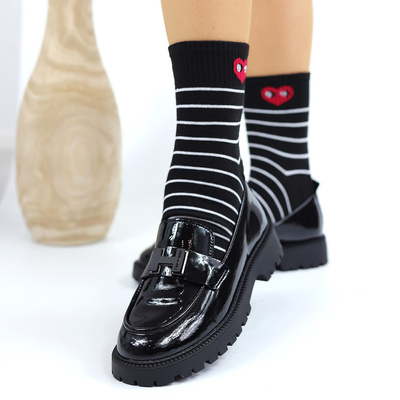 Černé kožené slip-on boty s lakovaným zdobením