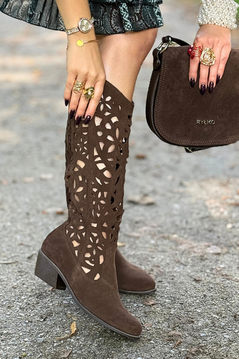 Nádherné béžové prolamované kožené boty