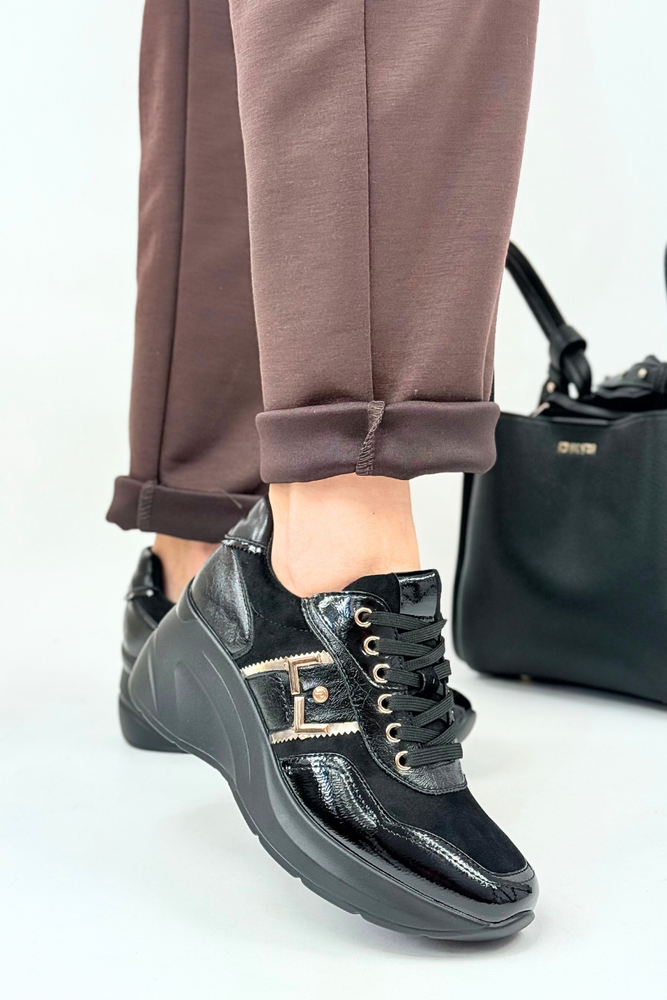 Černé dámské šněrovací tenisky z eko kůže