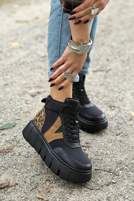 Bílé dámské kožené prolamované boty