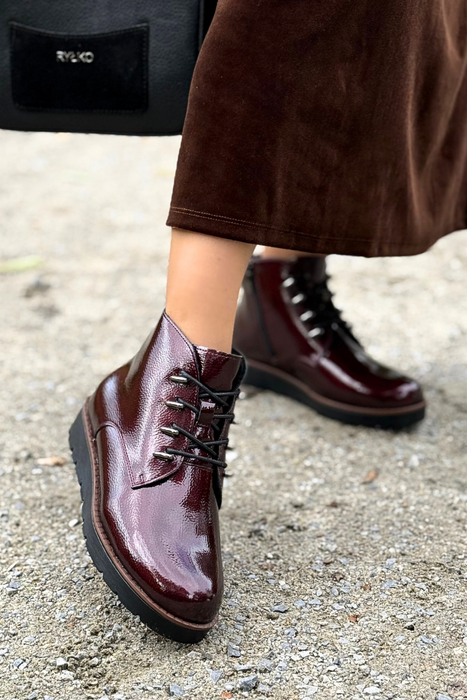 Hnědé semišové ploché boty, zateplené