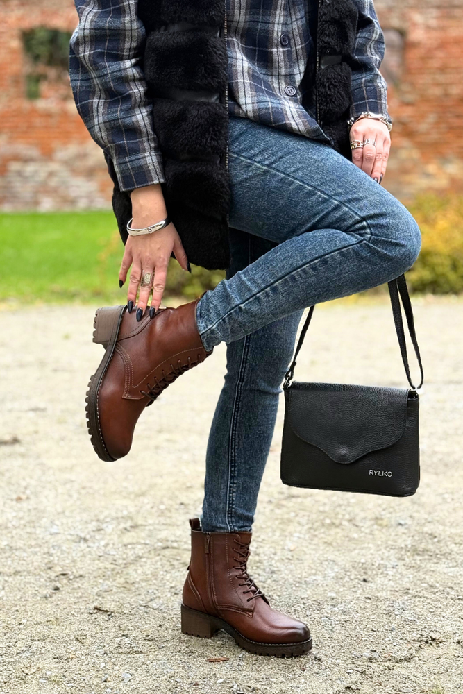 Černé kotníkové boty Potocki s ozdobným podpatkem