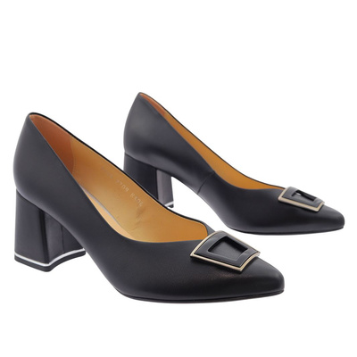 Dámské černé kožené lodičky se zdobením