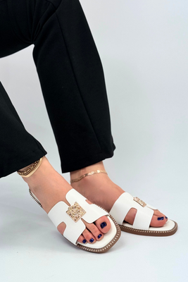 Bílé žabky se zlatým zdobením, ploché Potocki