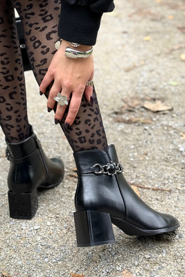 Černé kotníkové boty Potocki s ozdobným podpatkem