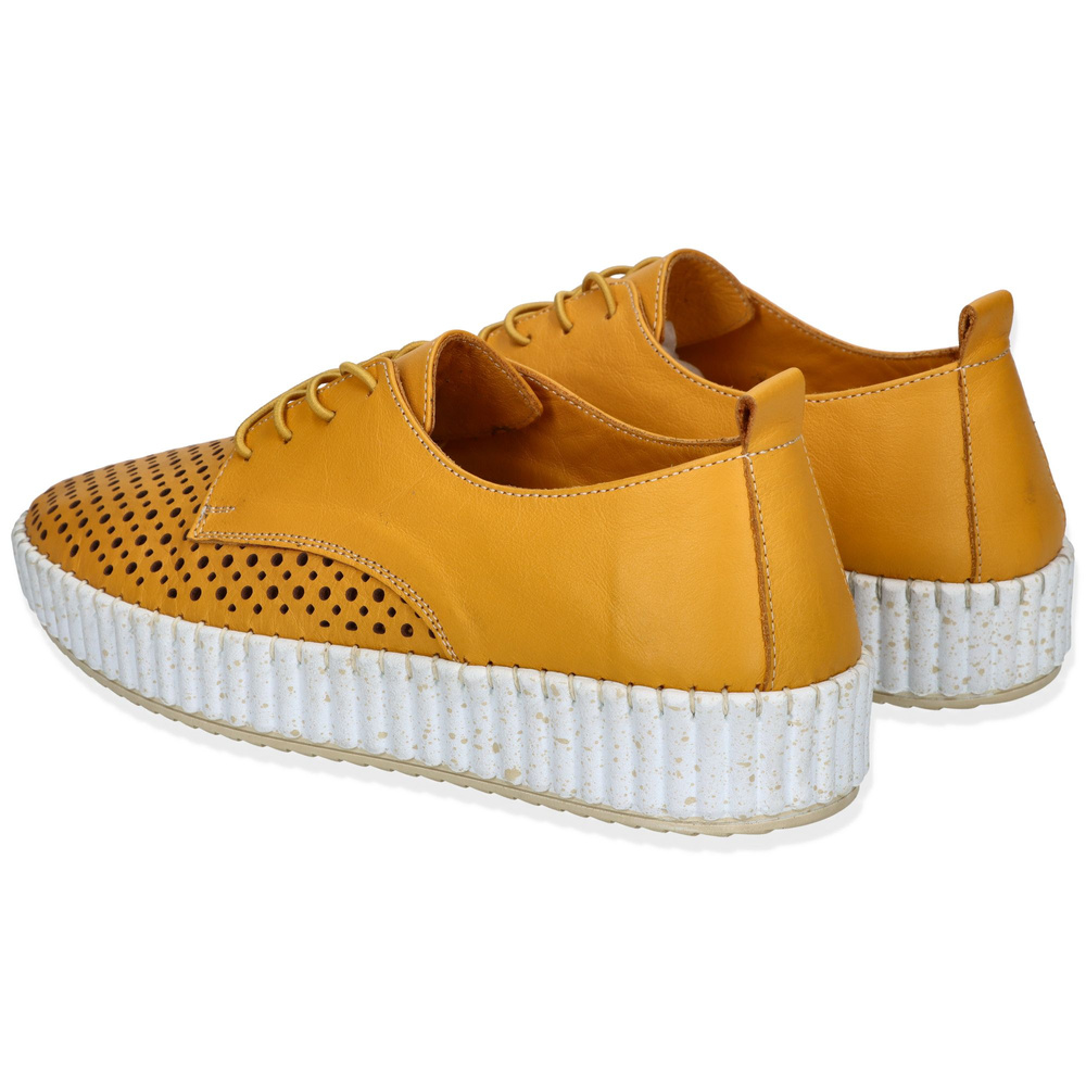 Dámské žluté prolamované kožené boty na platformě