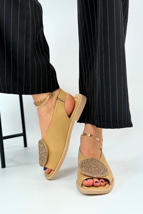 Béžové sandály na klínku Artiker