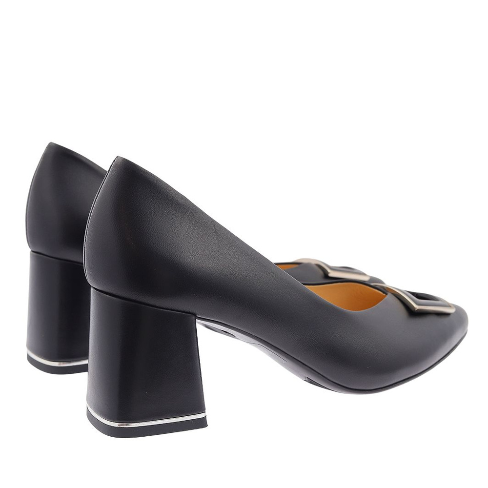 Dámské černé kožené lodičky se zdobením