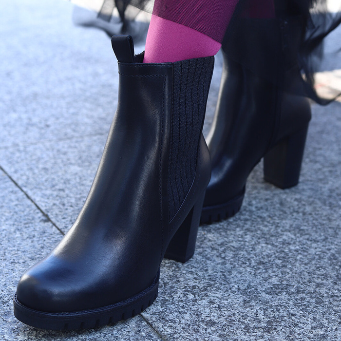 Černé vysoké kožené Chelsea boty od Marco Tozzi