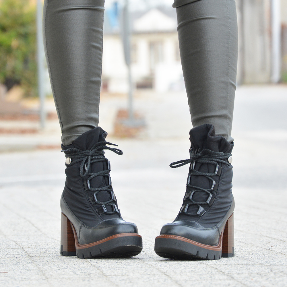 Dámské černé boty na vysokém podpatku