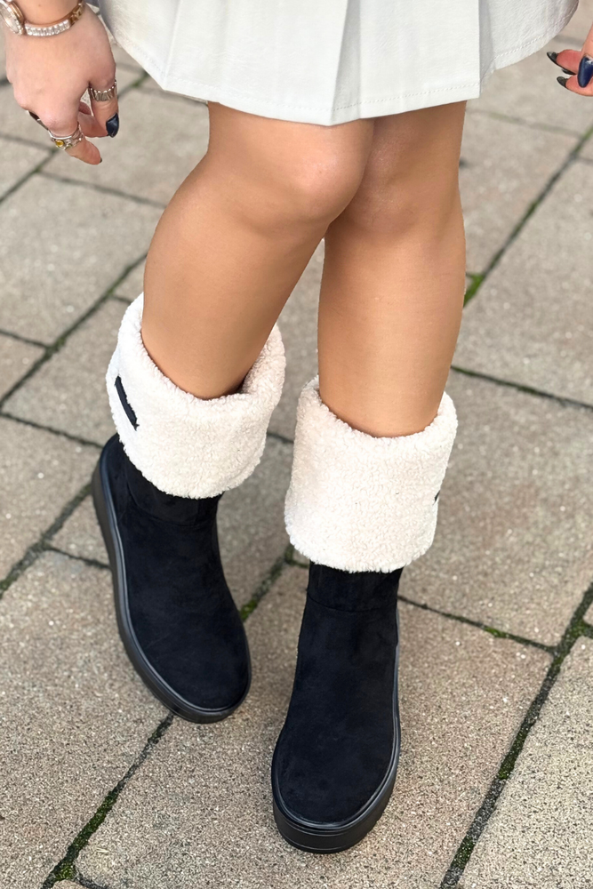 Béžové prolamované jarní kozačky