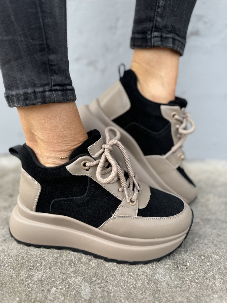 Módní béžové a černé kožené boty se zvýšenou podrážkou