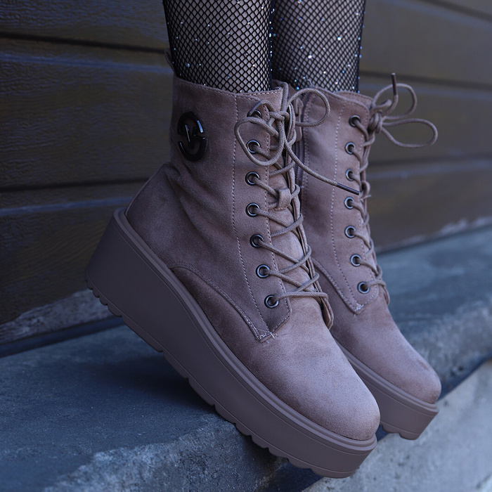 Béžové semišové kotníkové boty na platformě Vinceza