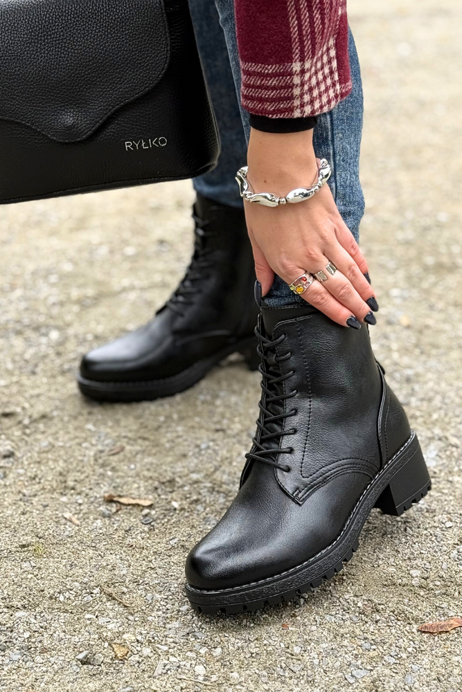 Černé kotníkové boty Potocki s ozdobným podpatkem