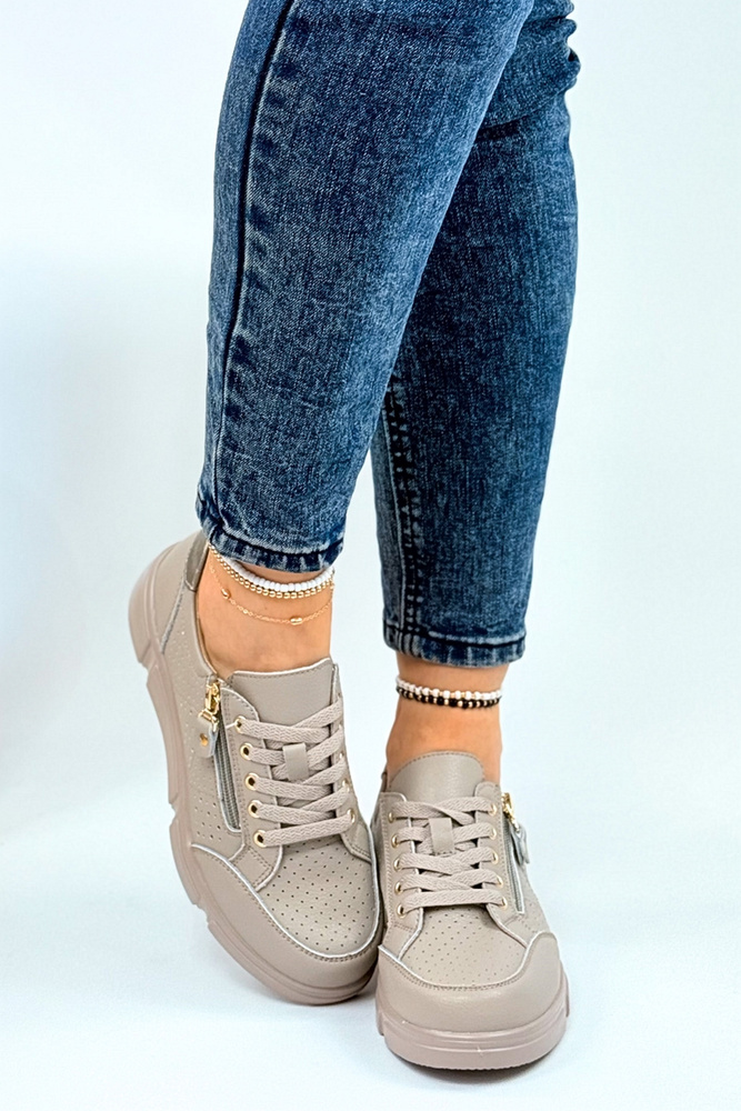 Děrované kožené boty na taupe platformě