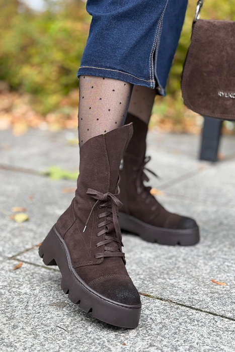 Dámské černé lakované kotníkové boty s vysokými tkaničkami