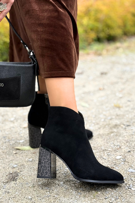 Černé ploché kotníkové boty Evento