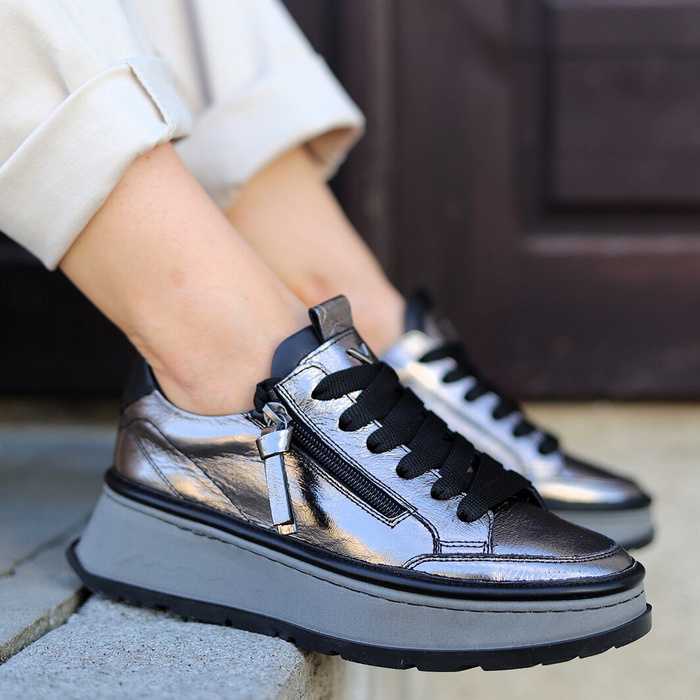 Platinové kožené tenisky s klínem Boccato